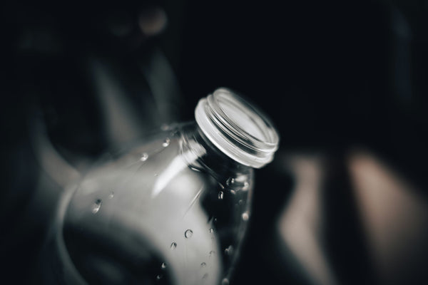 Filtre à eau ou eau en bouteille : quelle solution est la plus rentable ?