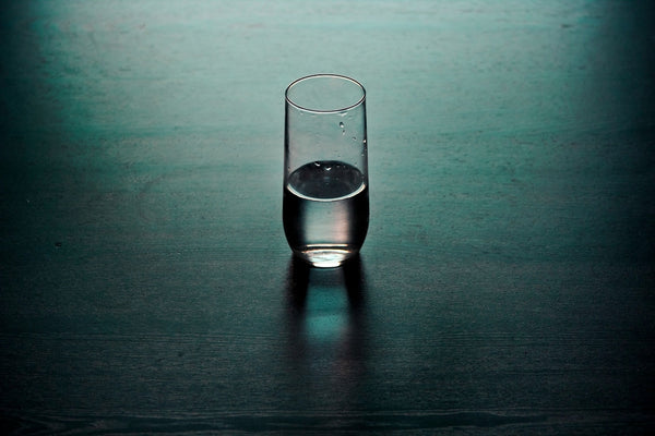 Microplastiques dans l’eau potable : ce que change la directive européenne 2026/805